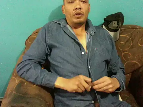 latinomoreno95 online show from February 6, 5:20 pm