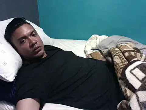 latinomoreno95 online show from February 14, 5:40 am