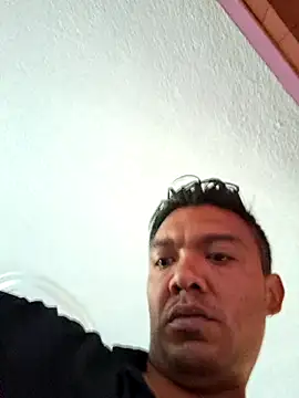 latinomoreno95 online show from May 23, 6:40 pm