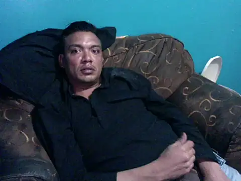 latinomoreno95 online show from May 15, 11:14 pm