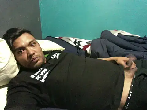 latinomoreno95 online show from April 5, 11:28 am