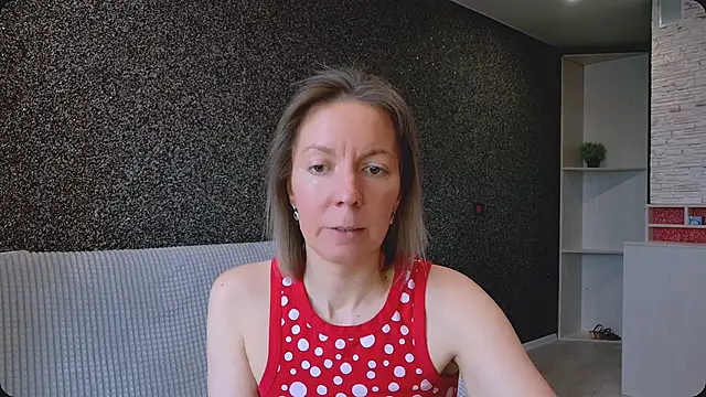 Amanda Luxe online show from May 8, 2:59 am