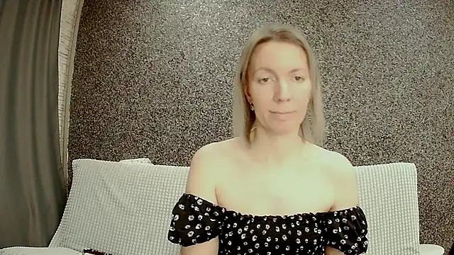 Amanda Luxe online show from January 17, 3:10 am