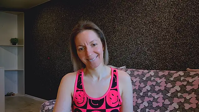 Amanda Luxe online show from March 25, 2:55 am