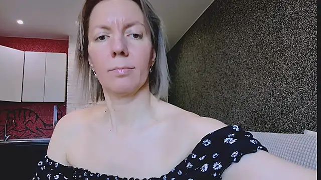 Amanda Luxe online show from March 4, 3:14 am