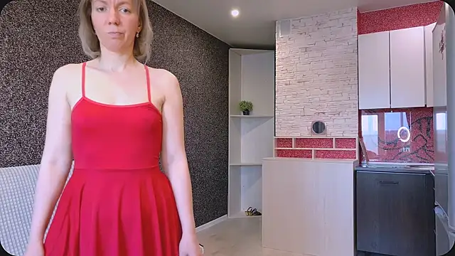 Amanda Luxe online show from May 18, 3:28 am