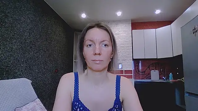 Amanda Luxe online show from February 16, 3:05 am