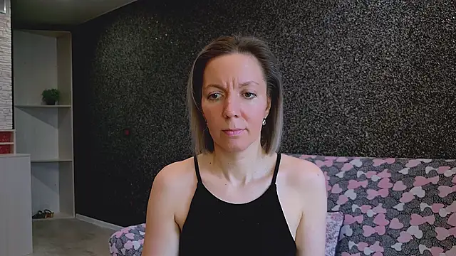 Amanda Luxe online show from March 27, 3:04 am