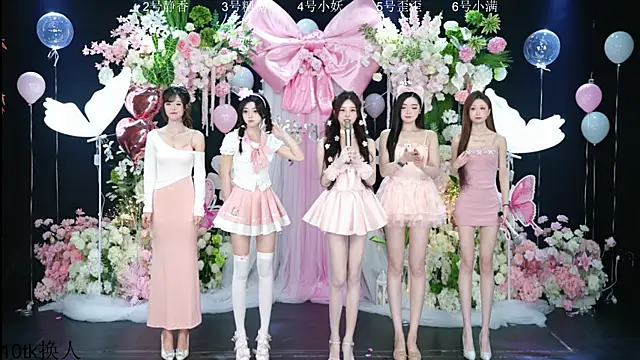 Snapshot of Shiny-girl7788 chatting on February 6, 10:33 am Shiny-girl7788 online show from February 6, 10:33 am