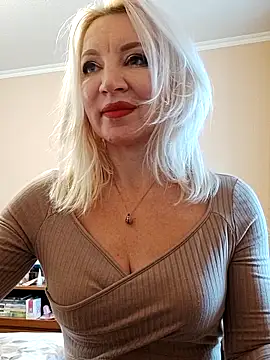 Snapshot of MiraStar984 chatting on February 21, 2:41 pm MiraStar984 online show from February 21, 2:41 pm