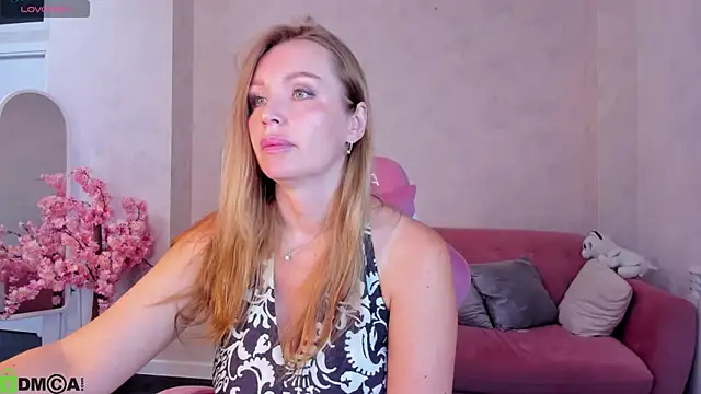 Marie Hayes online show from June 25, 1:14 am
