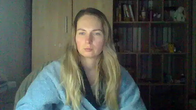 VikiLove765 online show from February 25, 3:45 pm