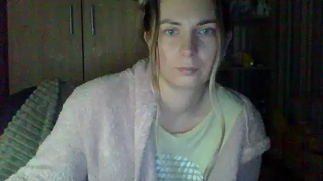 VikiLove765 online show from March 2, 12:00 am