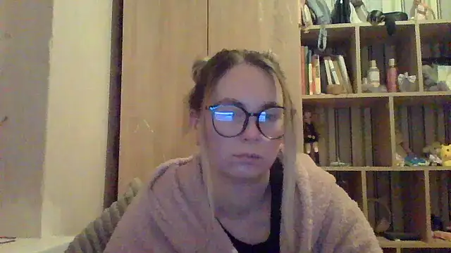 VikiLove765 online show from February 3, 3:15 am