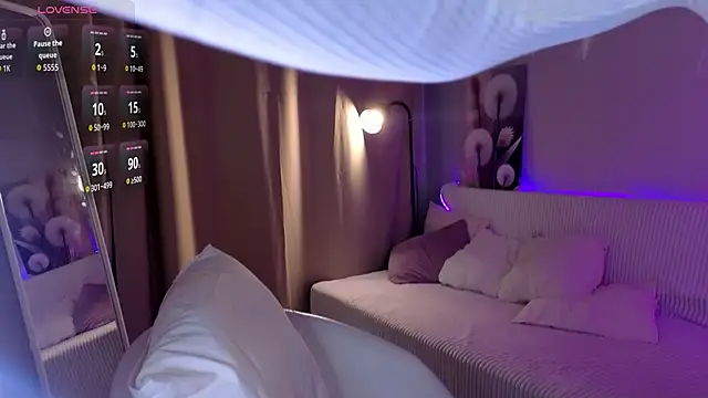 Snapshot of SmolCutie chatting on February 25, 4:56 am SmolCutie online show from February 25, 4:56 am