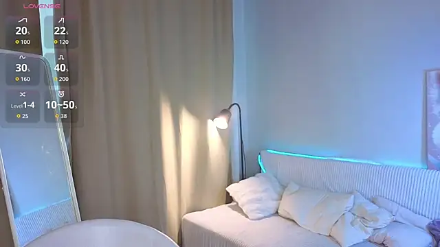 SmolCutie online show from March 26, 5:06 am