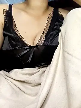 Merrylinh online show from March 8, 9:01 am