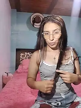 Snapshot of Emily_Gree chatting on June 23, 2:20 am Emily Gree online show from June 23, 2:20 am