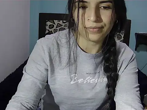 Snapshot of Emily_Gree chatting on May 16, 1:48 am Emily Gree online show from May 16, 1:48 am