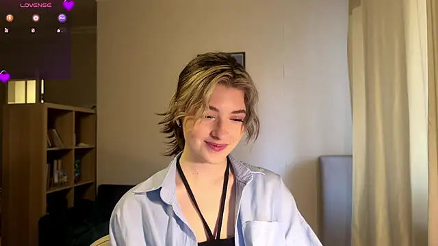 Dia DeAmas online show from May 14, 4:04 pm