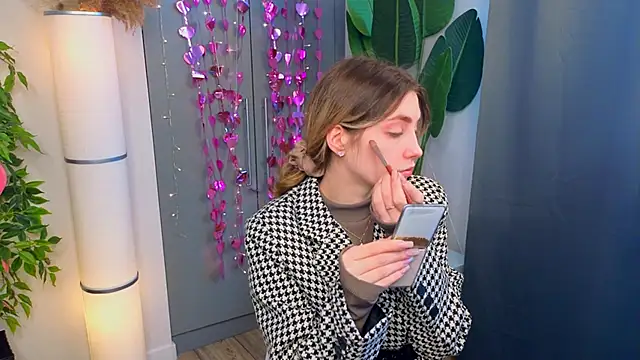 BrianneMallory online show from February 21, 6:15 am