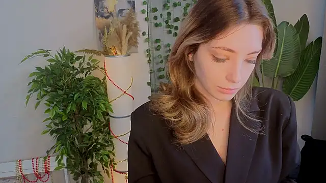 BrianneMallory online show from February 5, 6:09 am