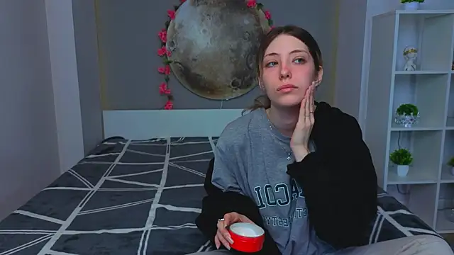 BrianneMallory online show from February 25, 7:19 am