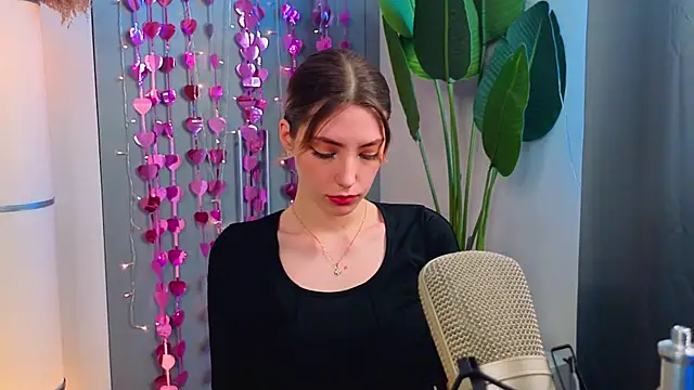 BrianneMallory online show from February 20, 8:16 am