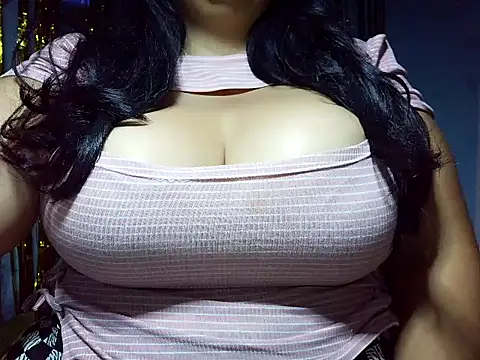 Snapshot of schoco_milff chatting on July 5, 11:06 am schoco milff online show from July 5, 11:06 am