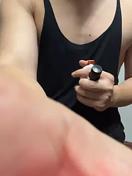 hunkybabyboi online show from April 8, 4:08 pm