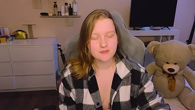 Ol1via online show from March 21, 1:15 pm