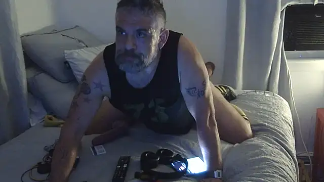 Snapshot of eddy73xxx chatting on June 22, 7:27 am eddy73xxx online show from June 22, 7:27 am