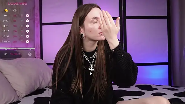 Alice Goth online show from March 8, 8:39 am