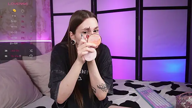 Alice Goth online show from March 7, 9:59 am