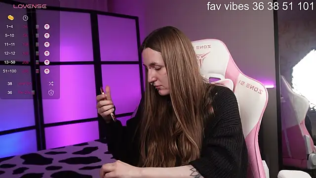 Alice Goth online show from March 18, 1:46 pm