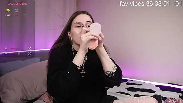 Alice Goth online show from April 23, 5:25 am
