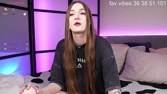 Alice Goth online show from April 2, 4:19 am