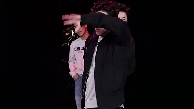 EXO-cbz online show from February 4, 7:58 am