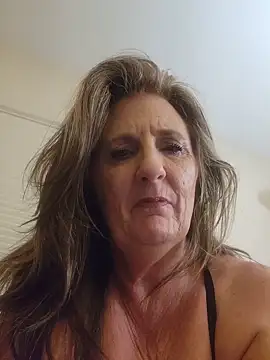 Snapshot of HotAzMilf chatting on February 7, 9:06 am HotAzMilf online show from February 7, 9:06 am