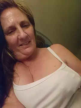 Snapshot of HotAzMilf chatting on February 18, 9:28 am HotAzMilf online show from February 18, 9:28 am