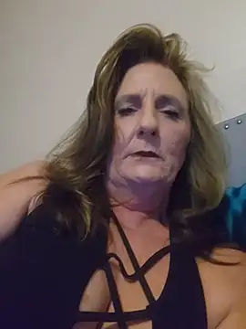 Snapshot of HotAzMilf chatting on February 14, 9:31 am HotAzMilf online show from February 14, 9:31 am