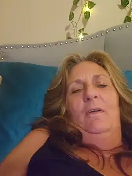 Snapshot of HotAzMilf chatting on April 23, 11:27 am HotAzMilf online show from April 23, 11:27 am