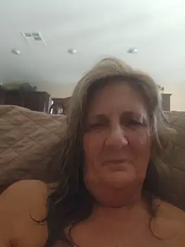 Snapshot of HotAzMilf chatting on May 22, 8:40 pm HotAzMilf online show from May 22, 8:40 pm