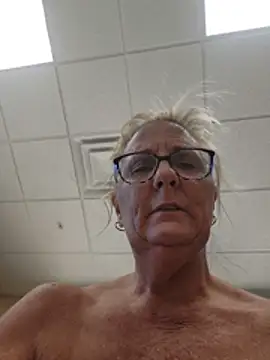 Snapshot of HotAzMilf chatting on June 9, 7:04 pm HotAzMilf online show from June 9, 7:04 pm