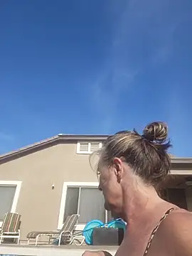 HotAzMilf online show from April 5, 11:44 pm