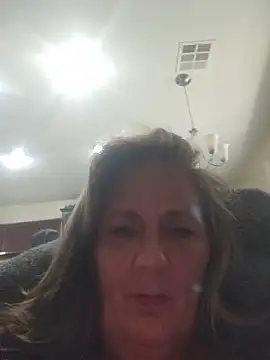 Snapshot of HotAzMilf chatting on June 5, 8:47 pm HotAzMilf online show from June 5, 8:47 pm