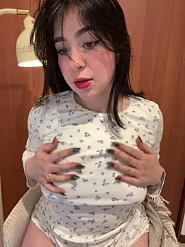 Snapshot of evelynrosess1 chatting on June 25, 11:21 pm evelynrosess1 online show from June 25, 11:21 pm