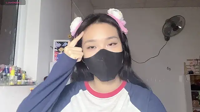 Tieu-May online show from April 18, 8:27 am