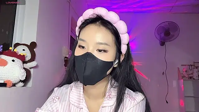 Tieu-May online show from May 12, 9:10 pm