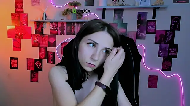 sweetie chloe  online show from April 22, 8:43 am